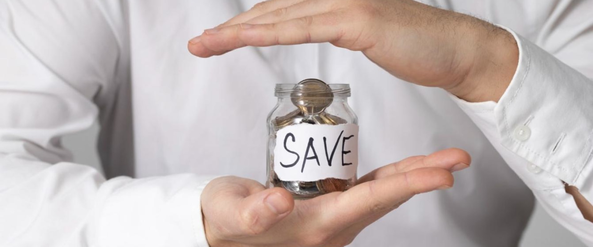 The Ultimate Guide to Saving Money While Traveling: Expert Tips and Strategies
